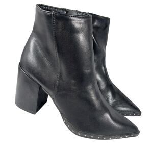 NWOT! QUPID! BLACK VEGAN LEATHER ANKLE BOOTS W/GOLD MICRO STUDDED TOE! SZ 5.5M